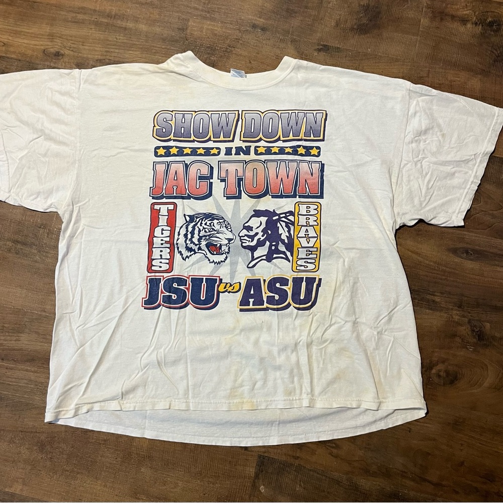 Vintage 90’s Collegiate Football “Show Down in Jac Town” Graphic SS 2XL T-Shirt